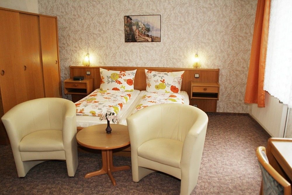 Hotel Pension Am Kurmittelhaus Bad Grund Exterior photo